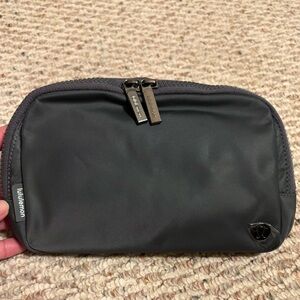 NWT Lululemon Traverse Grey Everywhere Belt Bag 2L